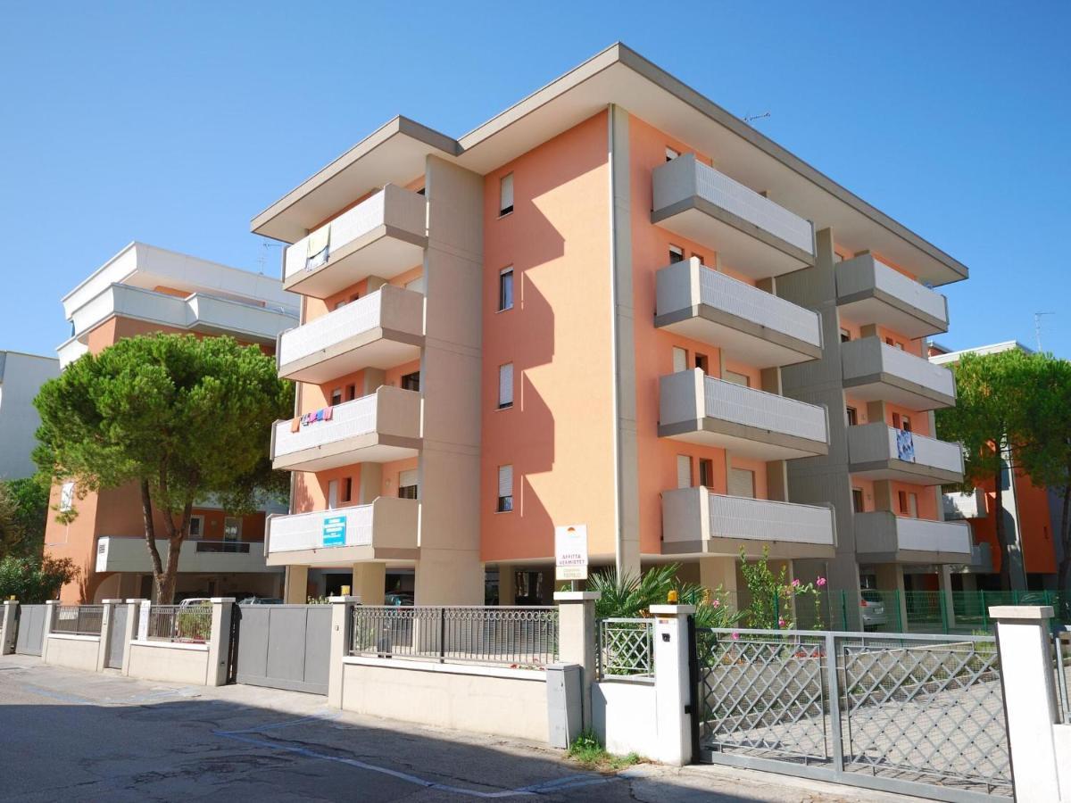 Apartment In Bibione Near Sea Beach Экстерьер фото